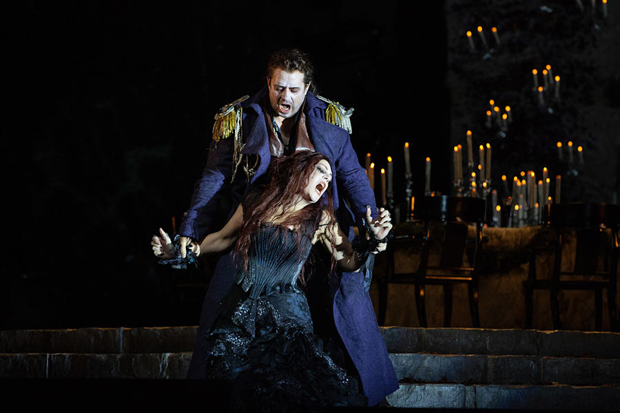 Sondra Radvanovsky as Medea and Matthew Polenzani as Giasone in Cherubini's "Medea." Photo: Marty Sohl / Met Opera